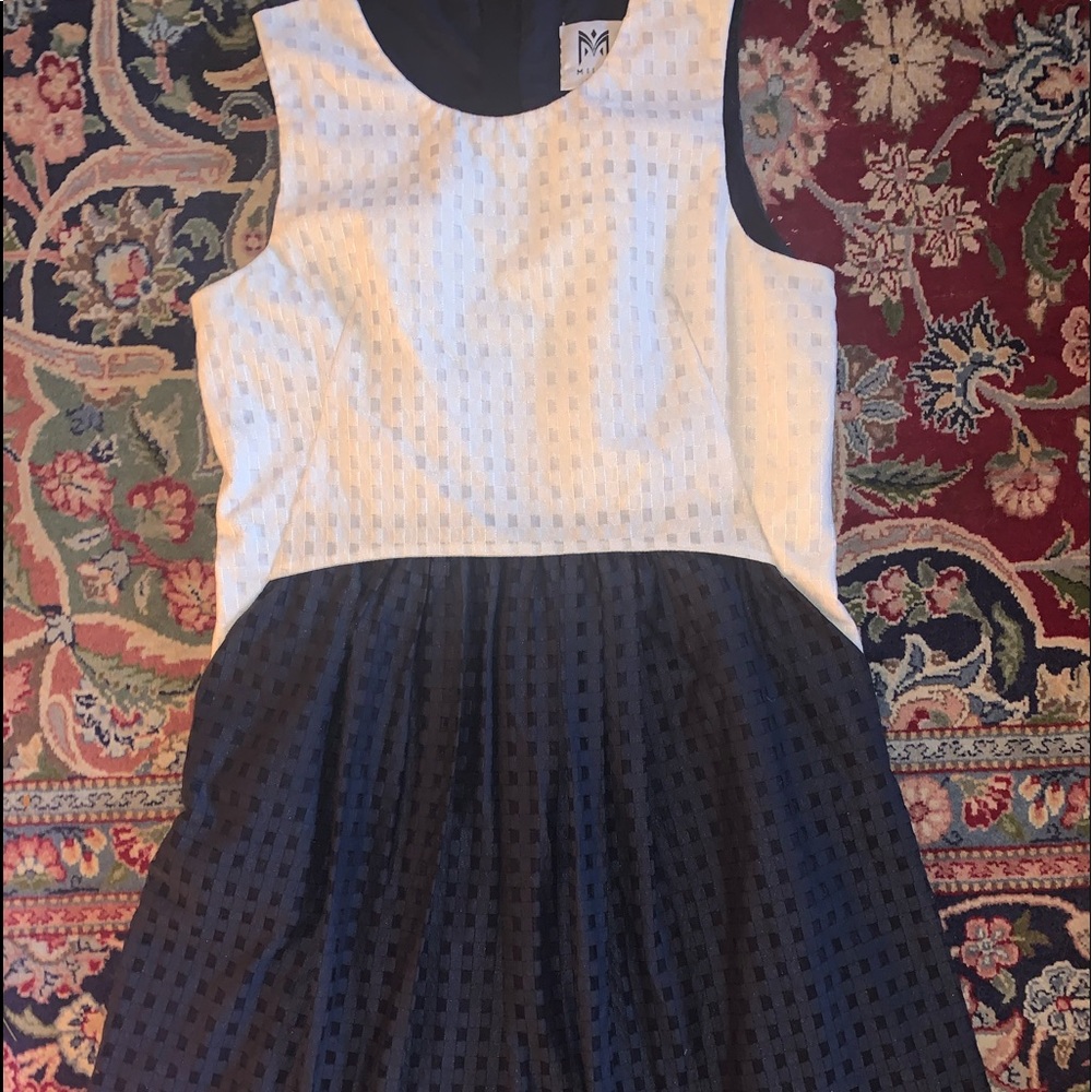 Super cute dress!